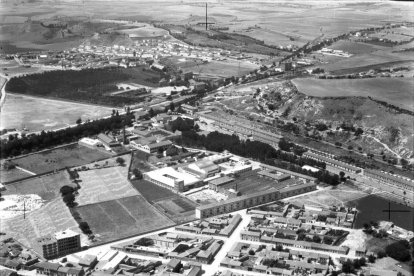 Vista aérea del barrio de La Victoria con la calle Dársena en 1962.