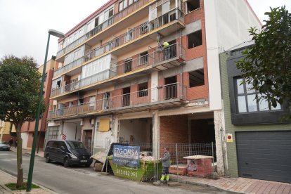 Edificio que sufrió la explosión en la calle Goya de Valladolid