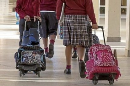 Niños acuden al colegio en una imagen de archivo