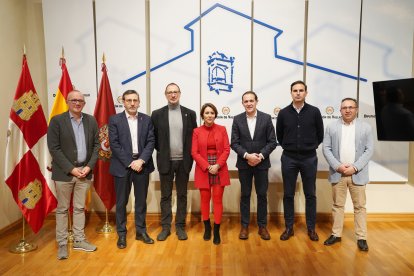 Los Grupos Provinciales Popular, Socialista y TLP leen la declaración del Día Internacional de la Mujer aprobada por la FEMP, con motivo de la celebración del 8M.