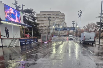 Salida de la carrera Ríos de Luz, suspendida por las condiciones meteorológicas.