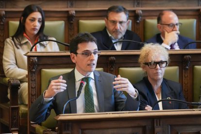 Pedro Herrero, portavoz socialista, durante su alocución.