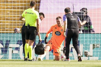 Hein es atendido durante un partido con el equipo blanquivioleta.