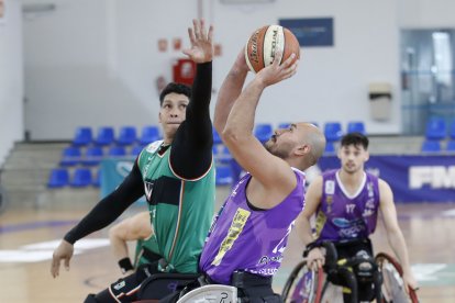 Jugada del partido entre Aliados y Joventut.
