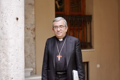 El Arzobispo de Valladolid y presidente de la Conferencia Episcopal Española, Luis Argüello, comparece tras el fallecimiento del Papa Francisco.