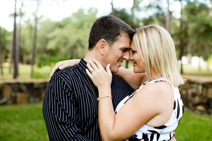 ¿Qué son los amarres de amor y cómo funcionan? Si estás buscando amarres de amor para solucionar todos tus problemas sentimentales, te ayudamos a conocer con profundidad el ritual esotérico definitivo para recuperar o atraer el amor de tu vida.