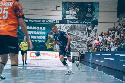 Rares Fodorean, durante un partido con el Cangas.