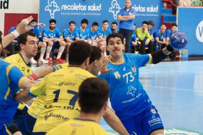 De Toledo en una acción del partido ante el Bidasoa.