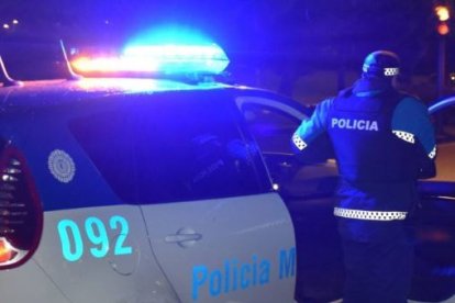 Archivo - Agente de la policía municipal.