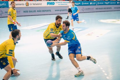 Alejandro Pisonero ante Bidasoa Irún.