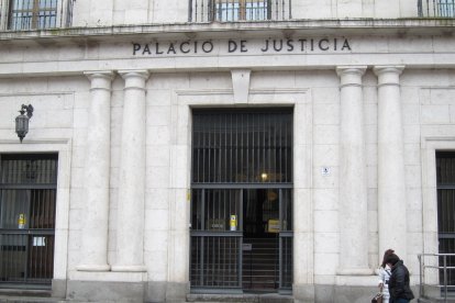 Archivo - Trib.- Le piden 4 años tras ocuparle 7 gramos de speed al ser identificado por arrojar basura a la calle.