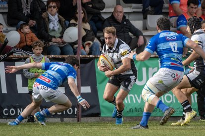 Una acción del partido entre Chami y Cisneros.