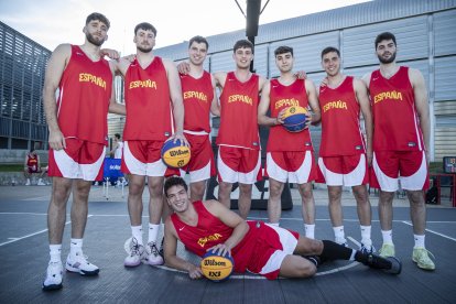 Juan García-Abril, de pie en el centro, con sus compañeros de selección.
