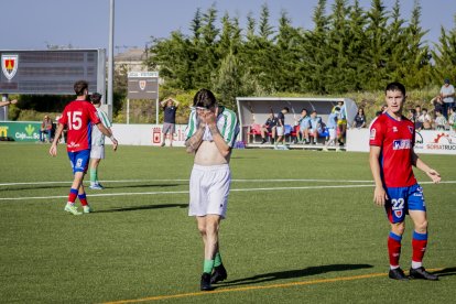 El Betis se lamenta tras quedarse sin ascenso ante el Numancia.
