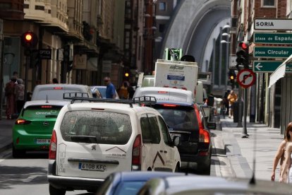 Asfaltado de los dos carriles del paseo de Isabel la Católica
