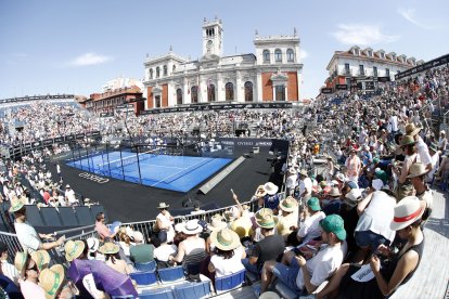 La Plaza Mayor llena para las finales del Valladolid Premier Pádel P2.