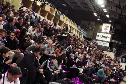 Afición en el Polideportivo Pisuerga.