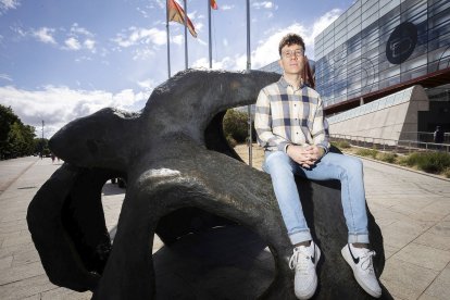 El campo de investigación de Daniel Rodríguez-Iglesias es la tafonomía forense, y lo aborda con una metodología experimental