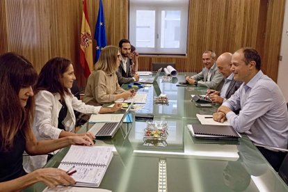 Reunión entre la presidenta de la Confederación Hidrográfica del Duero, María Jesús Lafuente, y el alcalde de Valladolid, Jesús Julio Carnero