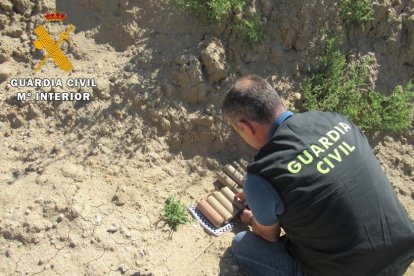 La Guardia Civil destruye ocho cartuchos de Dinamita en Pollos (Valladolid)