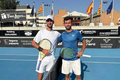 Cuartos de final contra Maxwell McKennon.