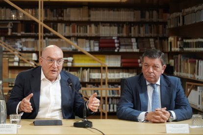 Jesús Julio Carnero y Luis Miguel González Gago presentan las actividades del 475 aniversario de la Controversia de Valladolid.