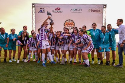 El Real Valladolid levanta en Valdestillas el Trofeo Diputación.