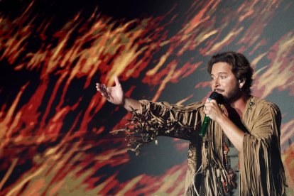 Manuel Carrasco, en un momento de su concierto en Medina del Campo