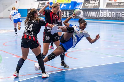 Gol desde el pivote del Caja Rural Aula en su debut liguero en Lanzarote.