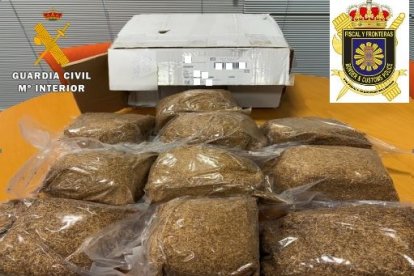 Paquetes de picadura de tabaco incautados por la Guardia Civil.
