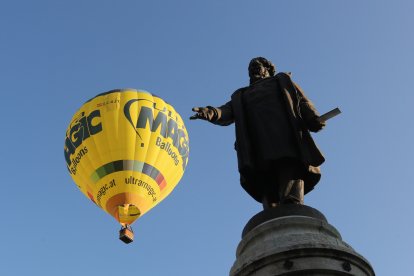 Globos aerostáticos en Plaza Zorrilla.