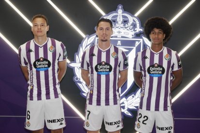 De izquierda a derecha: Lachuer, Tenés y Peter, presentados oficialmente como nuevos jugadores del Real Valladolid.