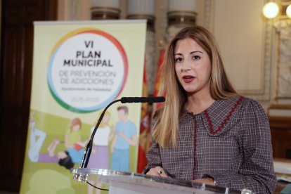 La concejala de Juventud, Carolina del Bosque, durante la rueda de prensa