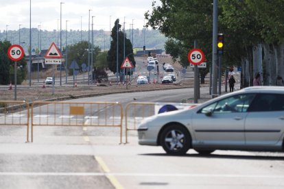 Obras de la VA20 a su paso por el cruce con Santovenia.