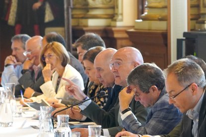 El alcalde de Valladolid, Jesús Julio Carnero, preside la Mesa Municipal de la Agroalimentación.