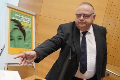 El consejero de Sanidad, Alejandro Vázquez Ramos, presenta la campaña de vacunación de la gripe, la COVID-19 y el VRS