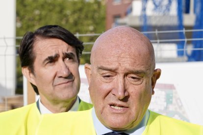 El alcalde de Valladolid, Jesús Julio Carnero, y el consejero de Medio Ambiente, Vivienda y Ordenación del Territorio, Juan Carlos Suárez-Quiñones