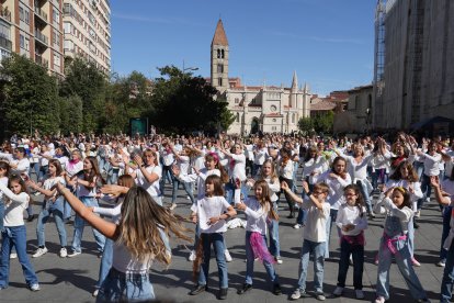 Flashmob en homenaje a Concha Velasco celebrado en la Catedral y Portugalete