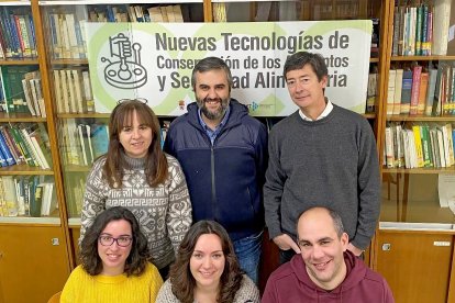 José Francisco Cobo y el resto de investigadores del grupo NEWTEC.