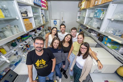 David Bernardo junto con otros investiagdores de su equipo.