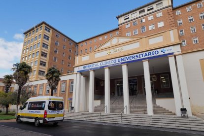 Fachada principal de la antigua Residencia de Valladolid que albergará la unidad multidisciplinar de ELA