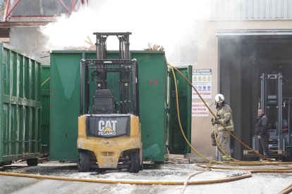 Incendio en una fábrica de embalajes situada en la carretera de Villabáñez de Valladolid