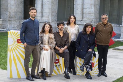 El equipo ‘Tres adioses’: Isabel Coixet, su directora; Francesco Carril, actor; y Marisa Fernández Armenteros, Alex Lafuente, Sandra Hermida, productores.
