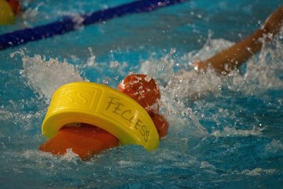 Un momento de una de las pruibas en la piscina de Río Esgueva de Valladolid.