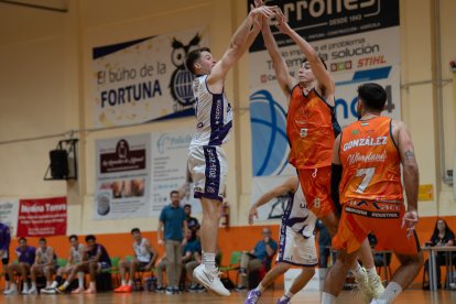 'Ice' Haney lanza la canasta ganadora que dio la victoria en Morón.