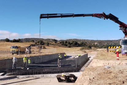 Trabajadores en las obras del tramo Langa-Aranda de la A-11