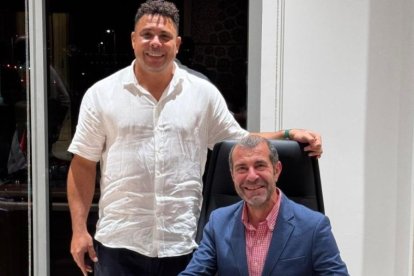 Ronaldo Nazário y David Espinar, presidente y vocal del consejo de administración del club.