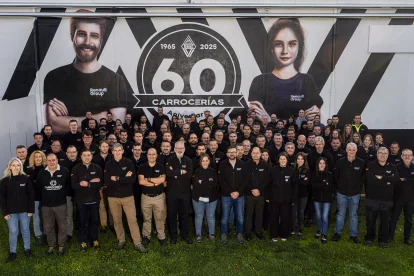 Foto de familia de la factoría de Carrocería de Valladolid.
