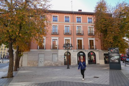 Plaza de la Libertad con la tienda de Beher y el antiguo local del Penicilino