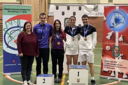 Podio del TTR Absoluto de Castilla y León de Bádminton.